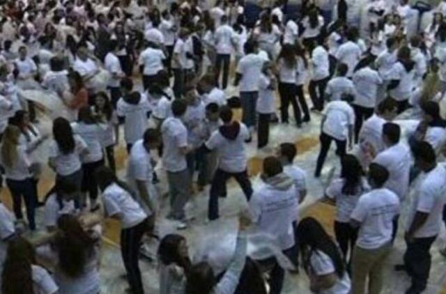 Rekordas: per 2 min. susprogdinta 750 kv. metrų burbulinės plėvelės (video)