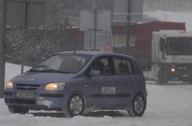 Siūloma nebausti drausmingų vairuotojų privalomais papildomais mokymais