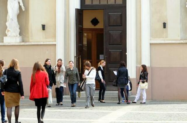 Siūloma universitetuose nediskriminuoti vyresnių dėstytojų