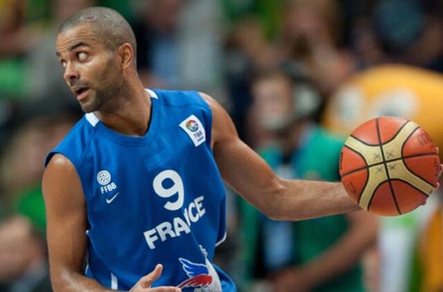 Tony Parkeris už milijonus reklamuos kinų avalynę