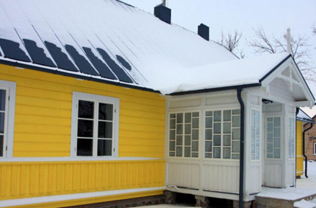 Vėžaičių centrą papuošė atgimęs klebonijos pastatas