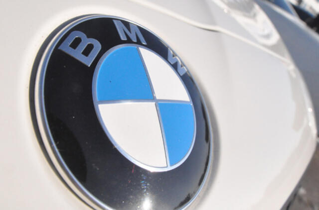 BMW pasaulyje atšaukia 720 tūkst. automobilių