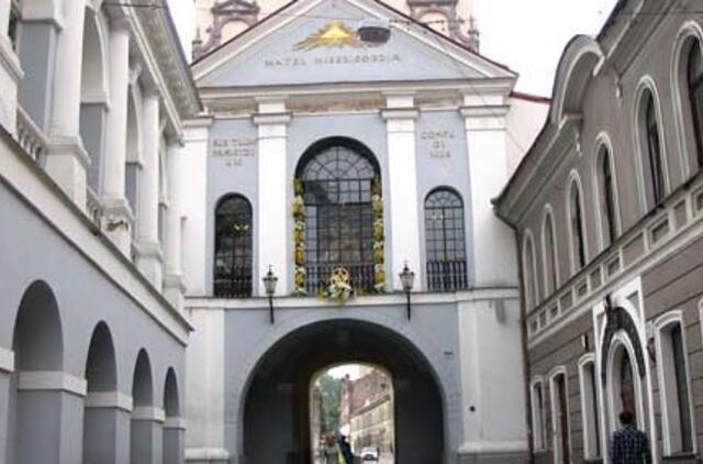 Iš Aušros vartų koplyčios nuo altoriaus pavogti du votai