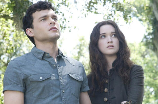 Jaunoji filmo „Nemirtingųjų kronikos: Nuostabūs sutvėrimai“ aktorė Alice Englert – nauja Holivudo favoritė