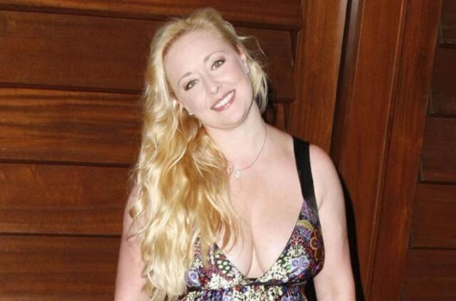 JAV nusišovė dainininkė Mindė Makridi, prieš tai nušovusi savo šunį