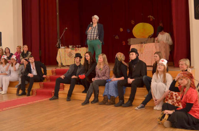 „Kanapinio sužadėtuvėse“ - šilumos troškulys