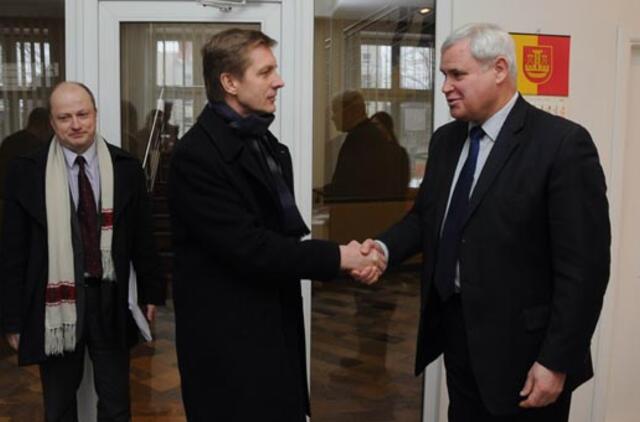 Miesto ir uosto medaus mėnuo tęsis