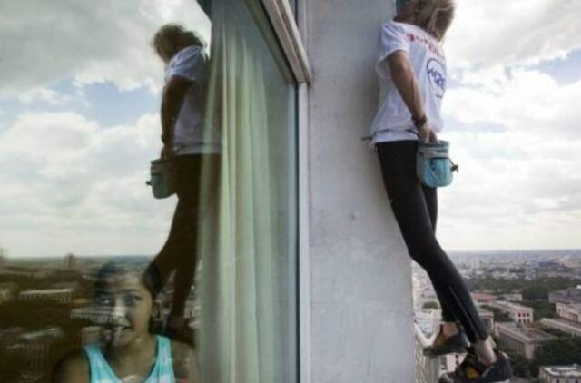 Norėdamas paremti F. Castro, „žmogumi voru“ vadinamas prancūzas kopė viešbučio Havanoje fasadu