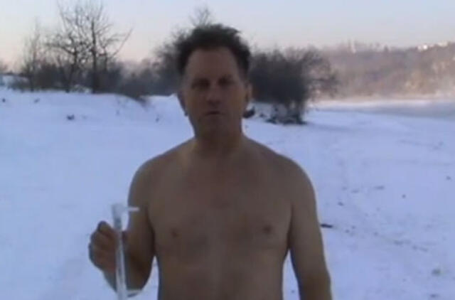 Rekordas: švėkšniškis maudėsi esant minus 30 (video)