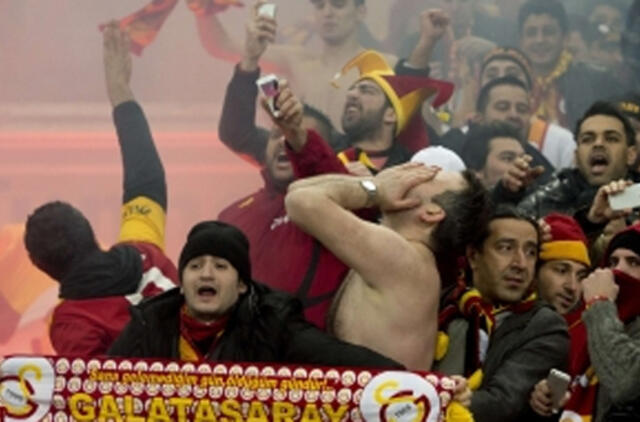 Be bilietų likę „Galatasaray“ sirgaliai į „Schalke“ stadioną bandė išsikasti tunelį