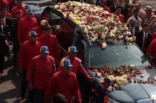 Hugo Čaveso karstas vežamas į Karakaso muziejų