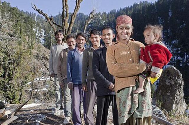 Indė ištekėjo už penkių brolių ir miega su jais paeiliui