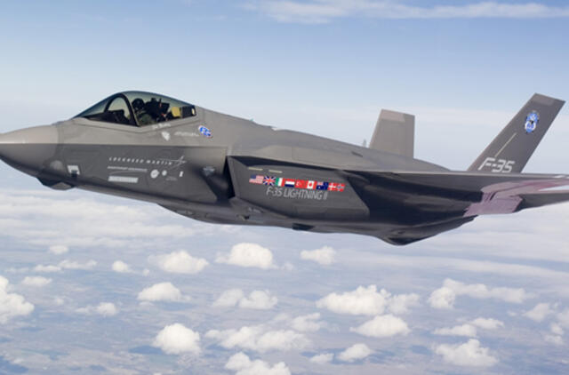 JAV naikintuvai F-35 vėl skraidys