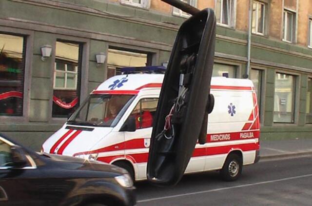 Klaipėdoje autobuso veidrodis kliudė merginos galvą