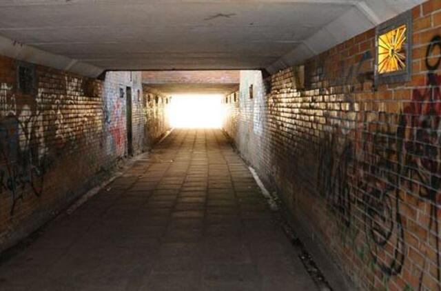 Požeminėje perėjoje - daugybiniai dantų lūžiai