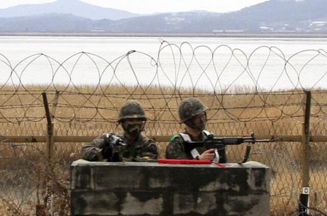 Šiaurės Korėja skelbia "karinę padėtį"