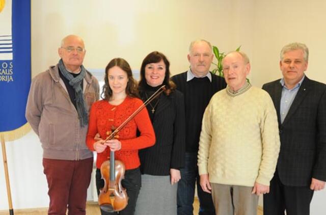 Smuikas - ne vienintelė dovana