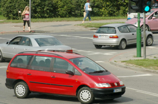 Su vogtų automobilių legalizavimu kovojama internetu