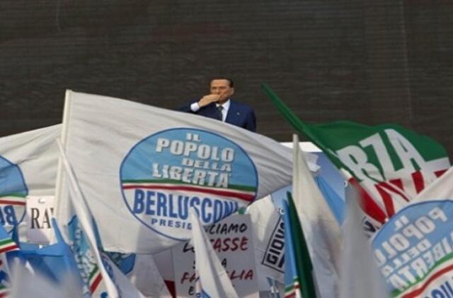 Tūkstančiai žmonių Romoje dalyvavo S.Berluskonį remiančioje demonstracijoje