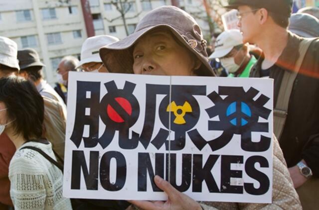 Tūkstančiai žmonių Tokijuje protestuoja prieš branduolinę energetiką