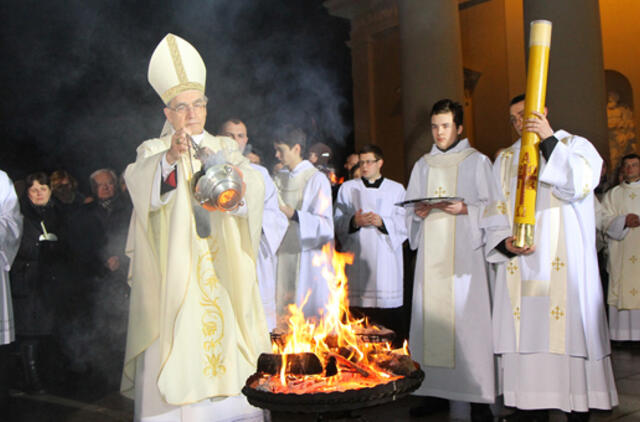 Velykų varpai kviečia susitikti Prisikėlusįjį