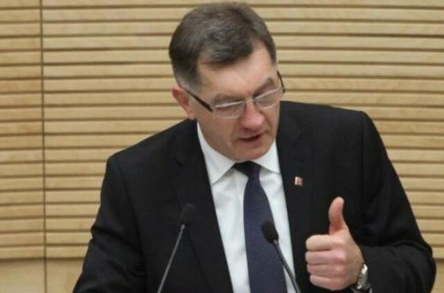 Algirdas Butkevičius politikavimu vadina kalbas, kad Darbo partija susijungimu su leiboristais vengia baudžiamosios atsakomybės