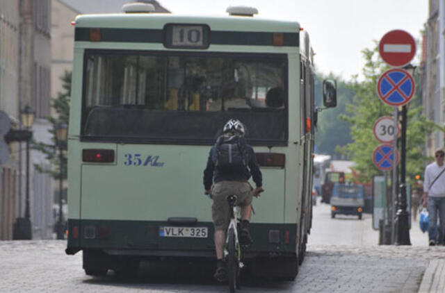 Didelis ir mažas vėl nepasidalijo Tiltų gatve