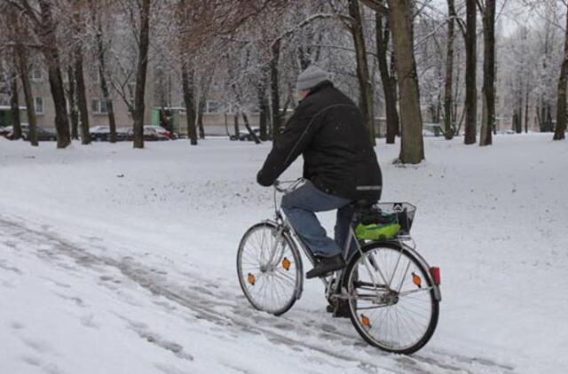 Gamta iš dviratininkų pavogė mėnesį