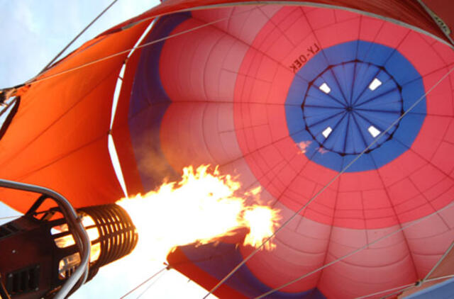 Į vandenyną prie Peru nukrito oro balionas, du žmonės dingo