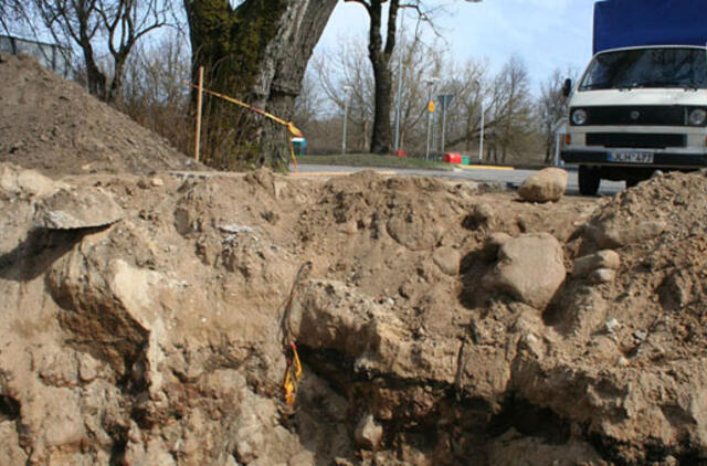 Kasė tranšėją - atkasė istorinius lobynus