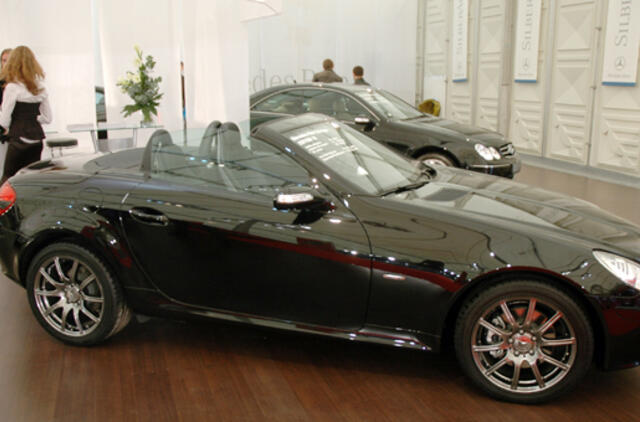 Lietuvos naujų automobilių rinkoje tęsiasi nuosmukis