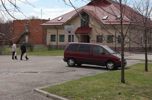 Medikai nenori iš vaikų atimti krepšinio aikštelės