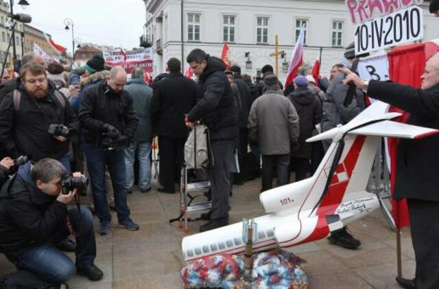 Minint trečiąsias Smolensko tragedijos metines, Varšuvoje vyko protestai