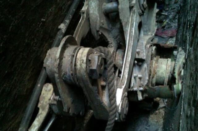 Niujorke rastas vieno iš lėktuvų, įsirėžusių į bokštus dvynius, važiuoklės fragmentas