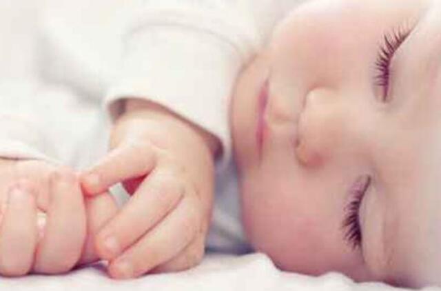 Paryžiuje neleistinoje vietoje pastatytas automobilis nutemptas su jame miegojusiu kūdikiu