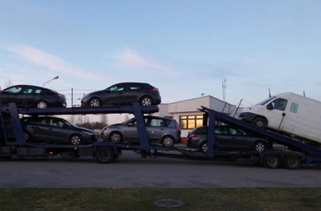 Pasienyje sulaikytas automobilvežis su šešiais vogtais automobiliais