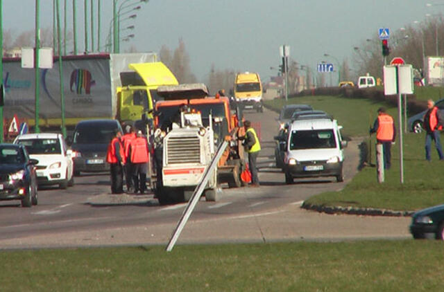 Šilutės plento – Baltijos prospekto sankryžoje remontuojamas kelias