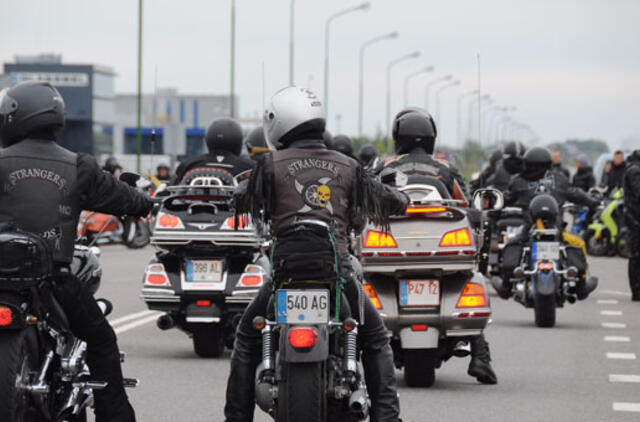 Baikerių sezono atidaryme Kaune sužeisti du motociklininkai, vienas žuvo