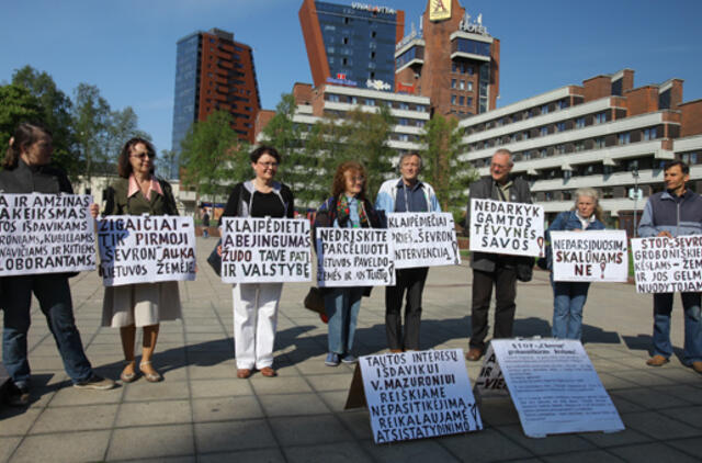Atgimimo aikštėje rinkosi "skalūnų priešininkai"