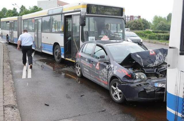 Autobusai sutraiškė mokomąjį automobilį