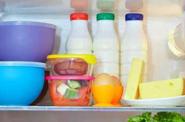 Bendrabučio gyventojui išspyrė duris ir pavogė maistą