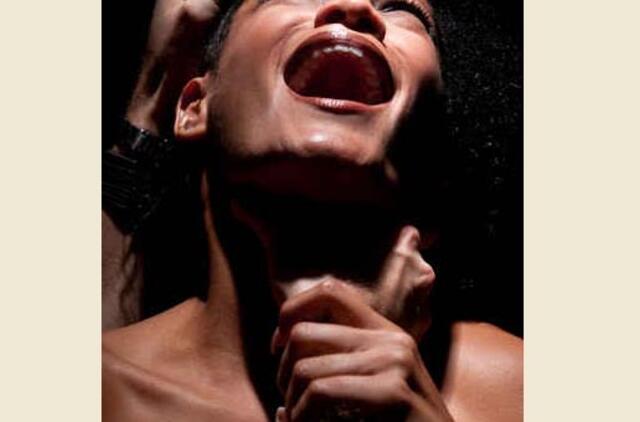 Čiupo moterį už gerklės ir reikalavo pinigų