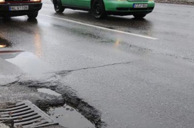 Gatvių duobės praryja vis daugiau milijonų