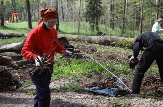 Klaipėdiečiai tvarkė savo miesto parką