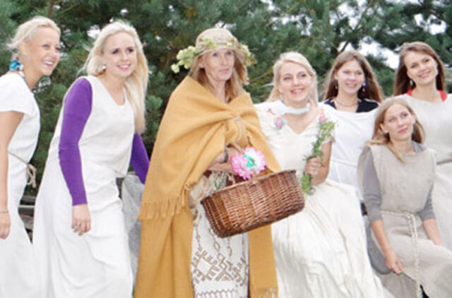 Mergvakariai: tradicijos atgimsta ar išsigimsta?