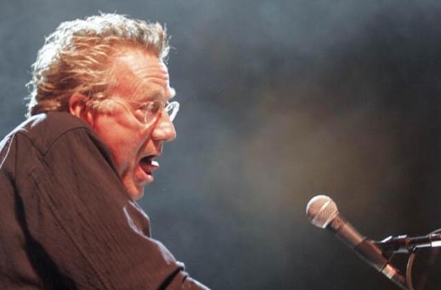 Mirė vienas iš grupės "The Doors" įkūrėjų Rėjus Manzarekas