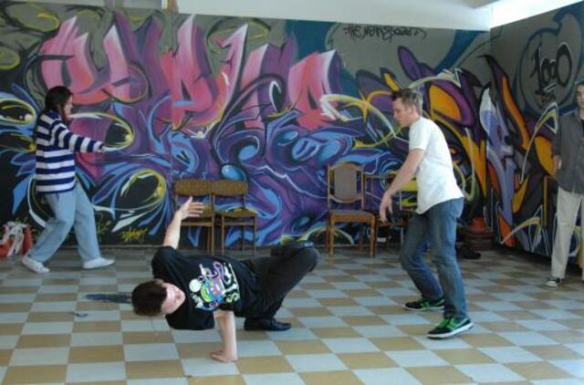 Neformalusis jaunimas šliejasi prie savivaldybės