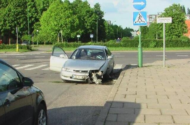 Po avarijos neblaivus vaikinas apspardė automobilį