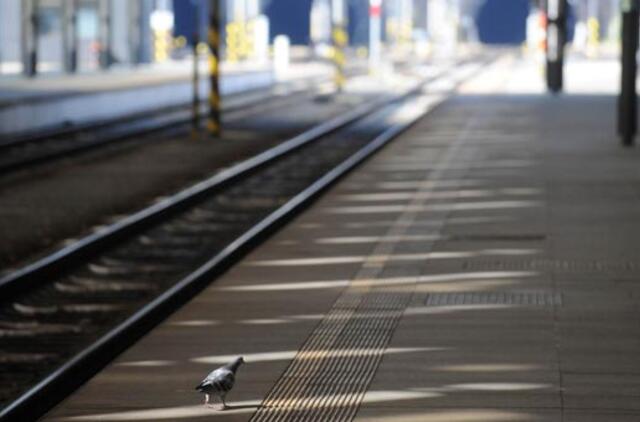 Prahos metro bus paleistas traukinys vienišiams