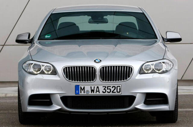 Rusija padidino mokestį už prabangius automobilius